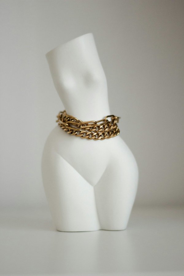 Quels sont les secrets pour assortir des bracelets manchettes avec des robes de soirée?